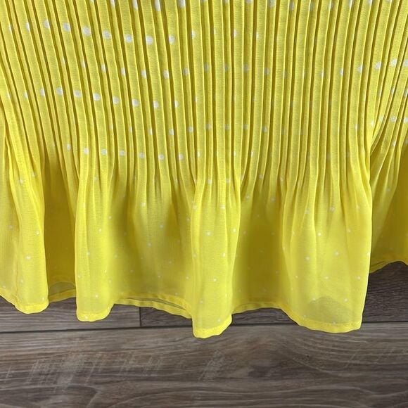Notations Ladies Yellow Polka Dot Pleated Blouse, Size Medium - Picture 6 of 8